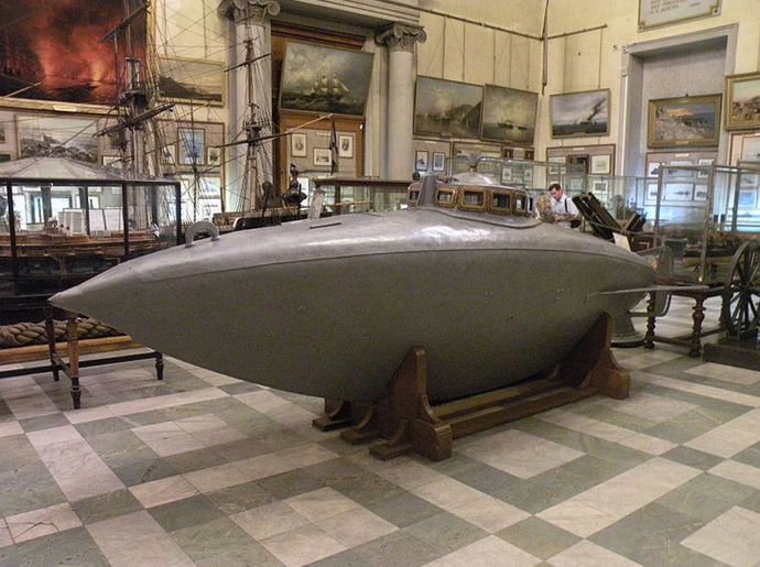 Первая одноместная подводная лодка фото