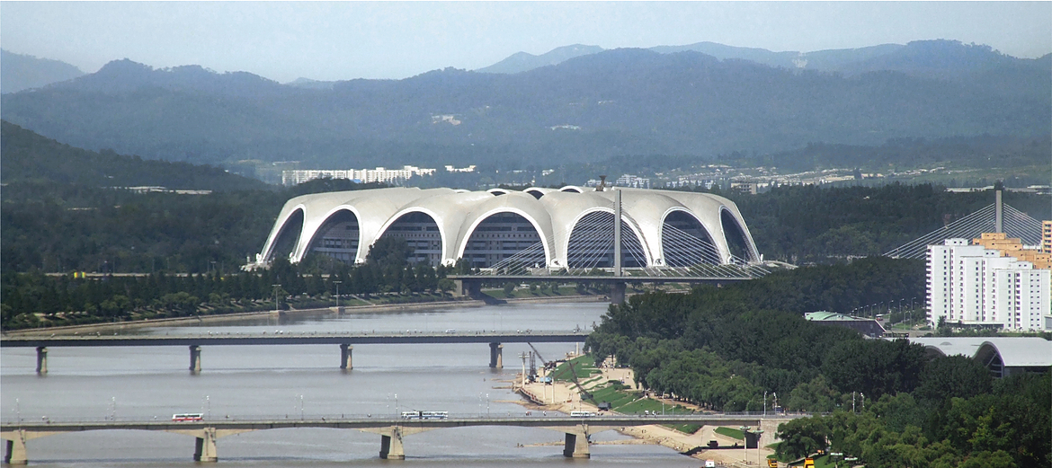 Автор: Nicor - собственная работа, CC BY-SA 3.0, https://commons.wikimedia.org/w/index.php?curid=21453906 Стадион в КНДР