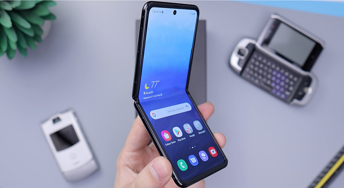 Современный представитель складных смартфонов Samsung Galaxy Z Flip Смартфон Samsung Galaxy Z Flip