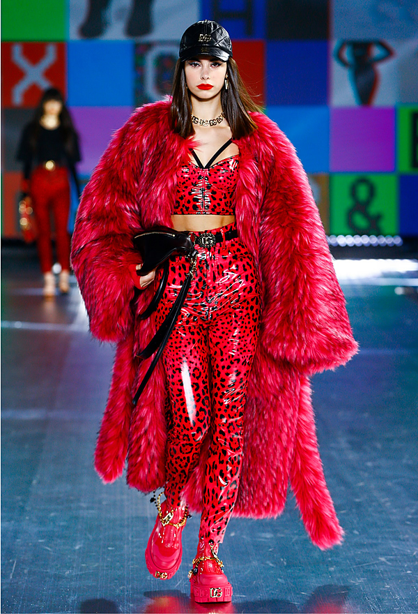Dolce & Gabbana красная шуба
