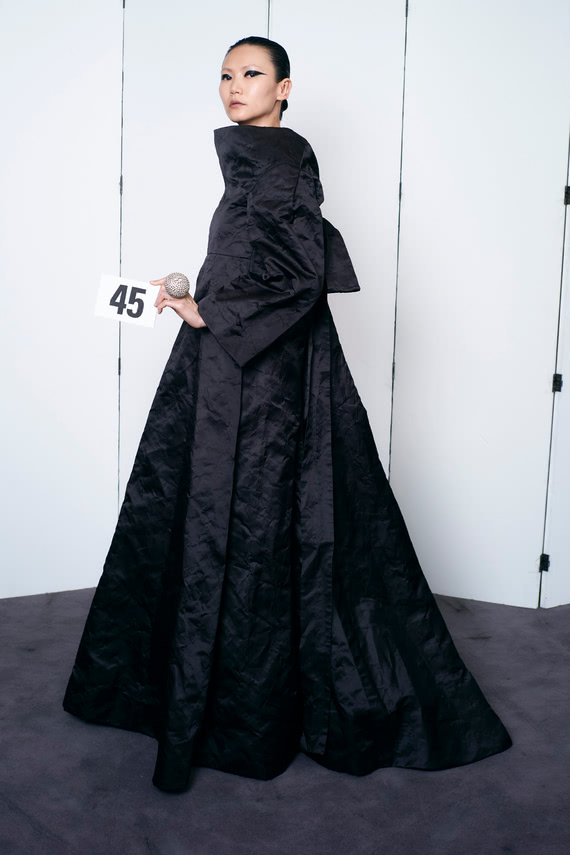 Balenciaga объемное черное платье