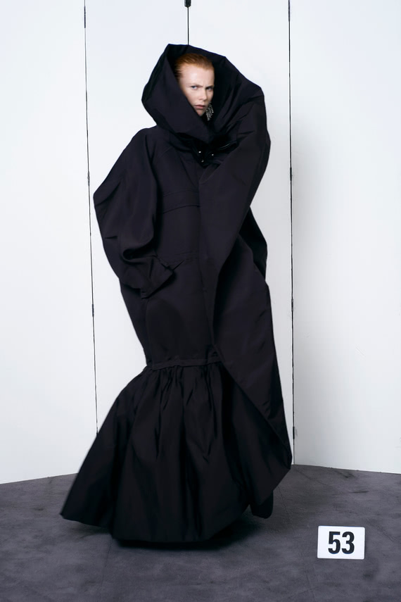 Мешковидное черное платье Balenciaga