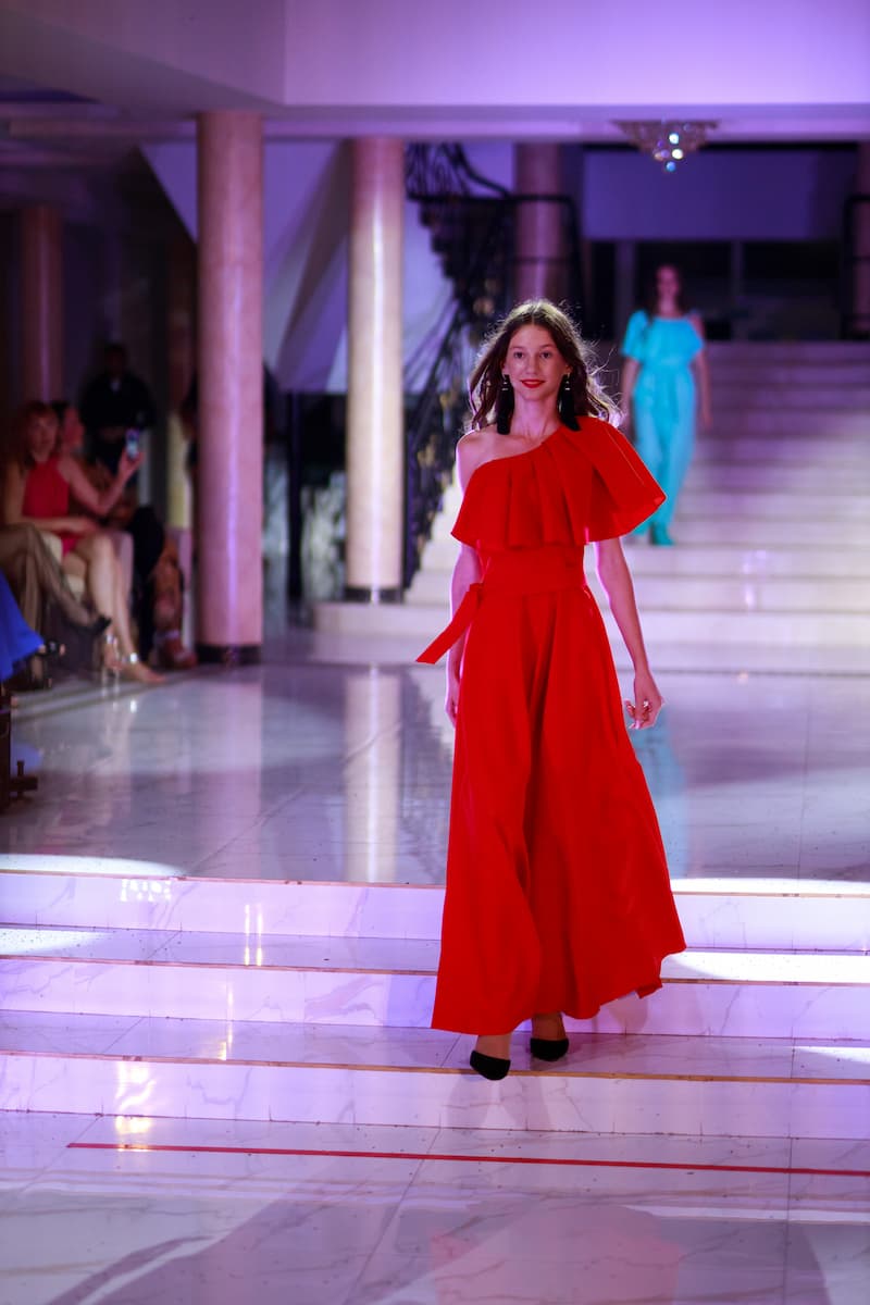 Elena Bilyk красное платье