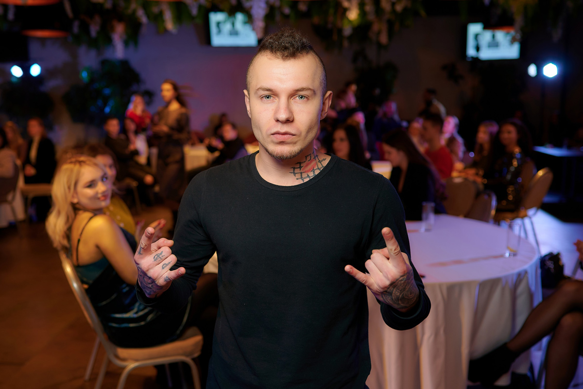 Певец Михаил Панчишин на SPYFASHIONS DAY фото Победитель 8 сезона шоу «Х-Фактор» Миша Панчишин
