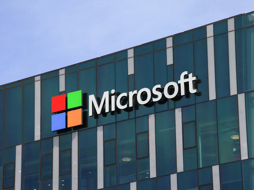 Логитип Microsoft на здании