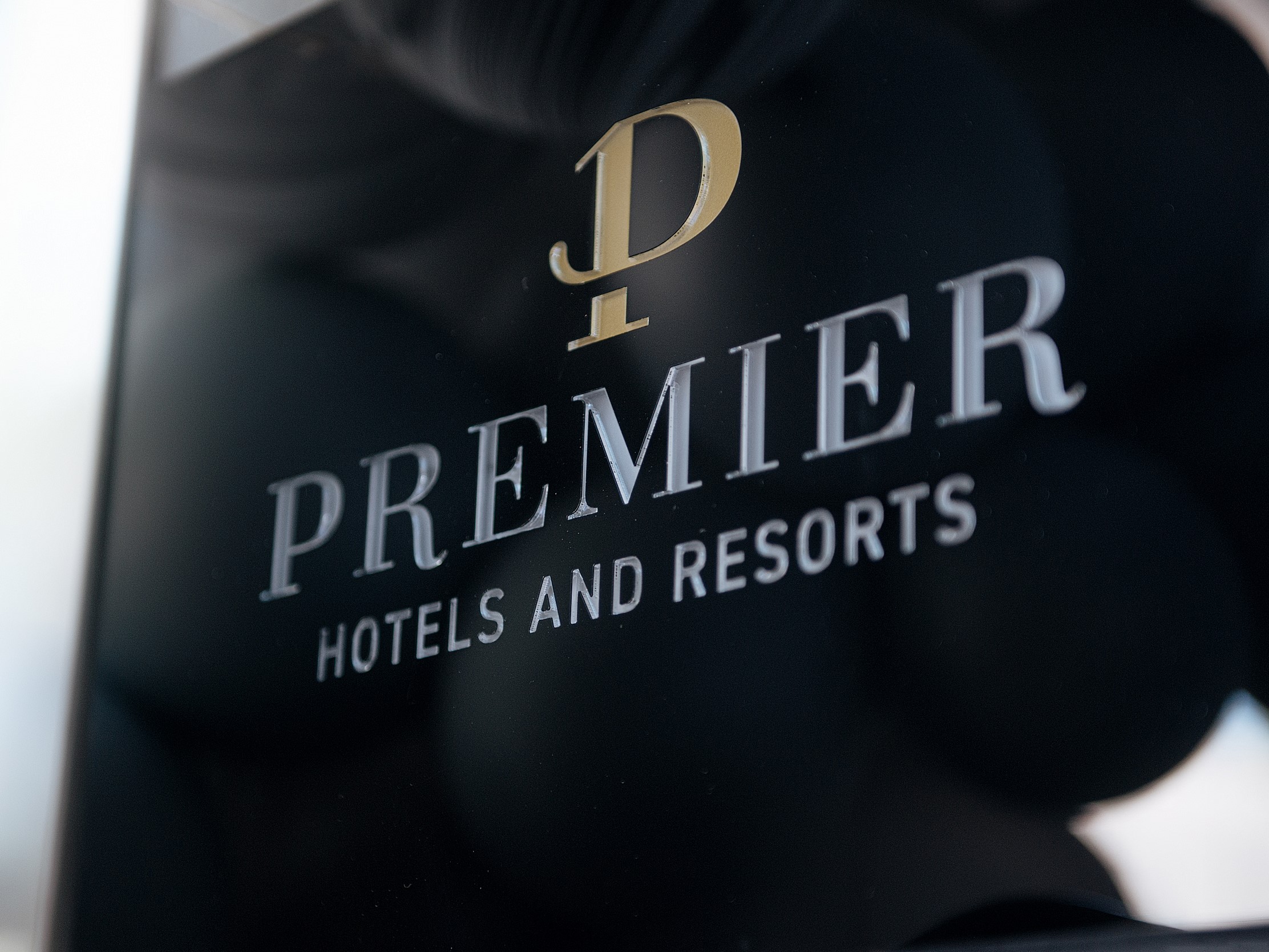 Premier Hotel вывеска