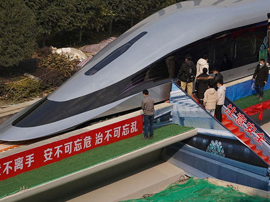 Китайский поезд со скоростью 620 км/час