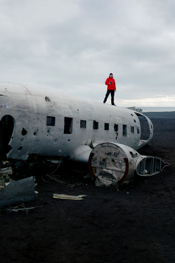 Фотограф Александр Копытов на месте крушения самолета DC-3 Александр Копытов на месте крушения самолета DC-3
