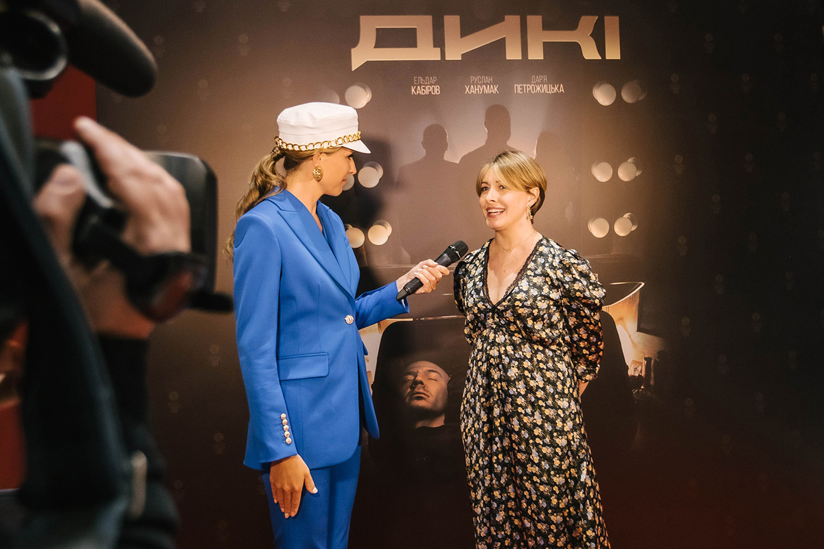 Катя Осадчая и Елена Кравец на допремьерном показе сериала «Дикі»