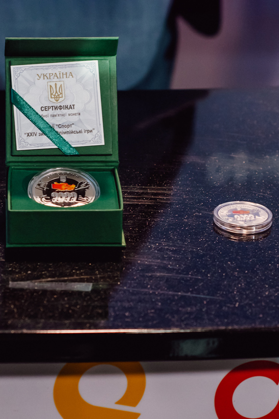 На мероприятии была презентована почтовая марка и олимпийская монета.