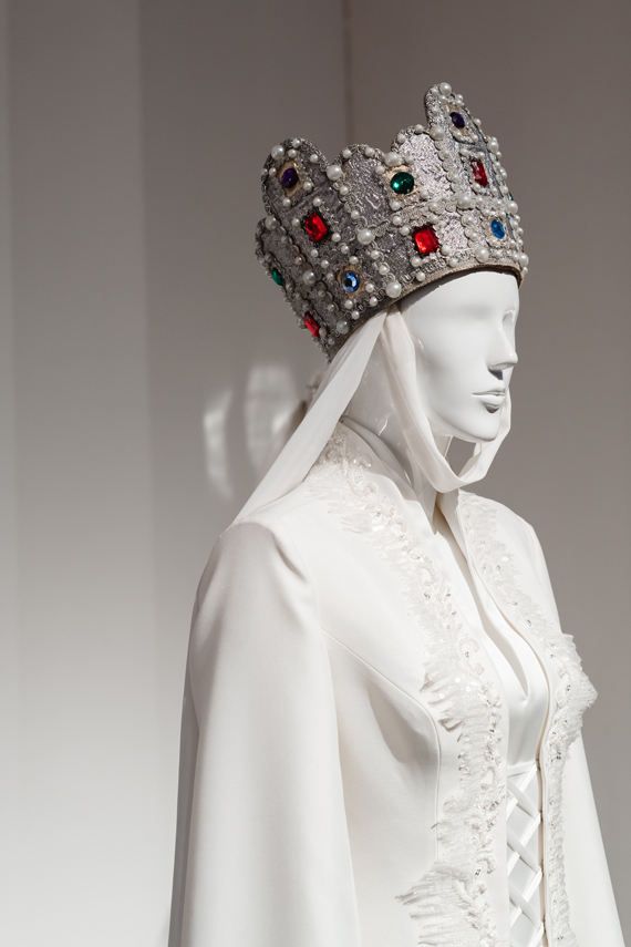 Презентация коллекции IDoL на Ukrainian Fashion Week 2022 Традиционный украинский наряд на UFW