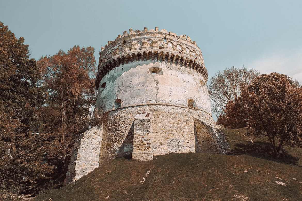Острожский замок башня