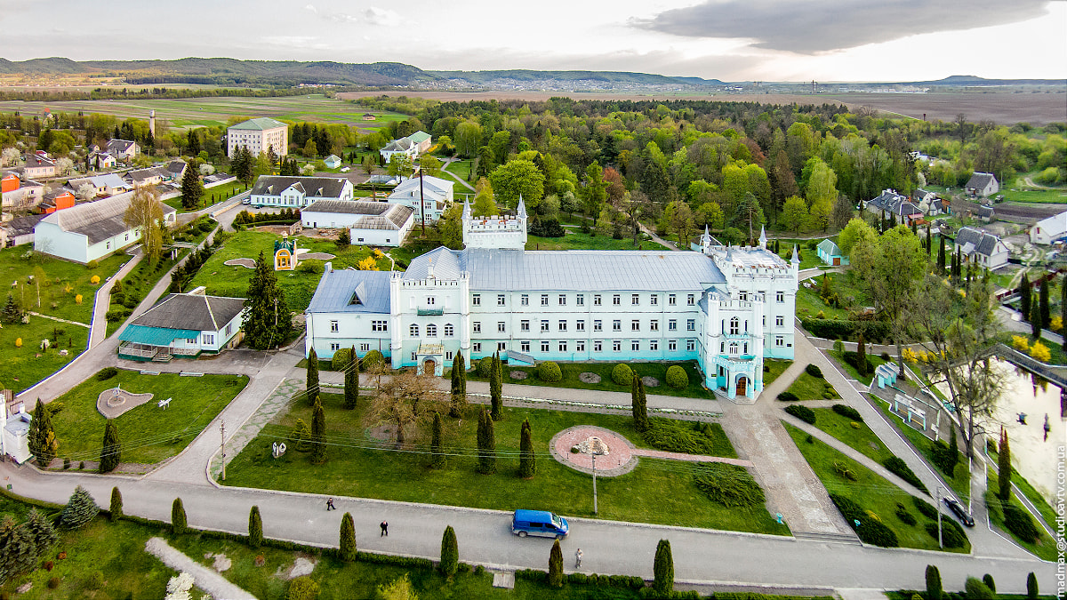 Замок-дворец Воронина