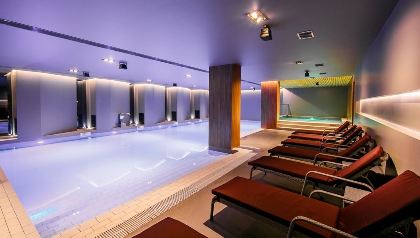 Огромный бассейн при отеле Бассейн отель Verholy Relax Park