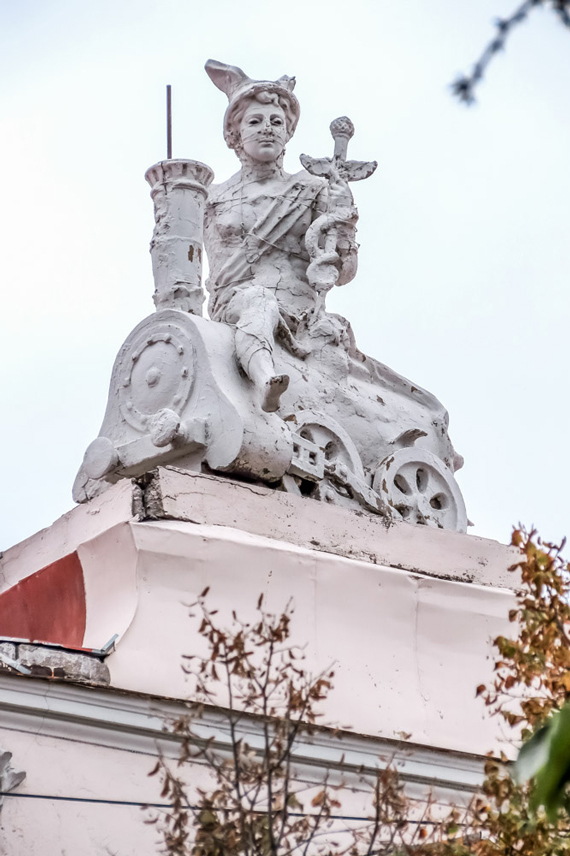 Меркурий статуя