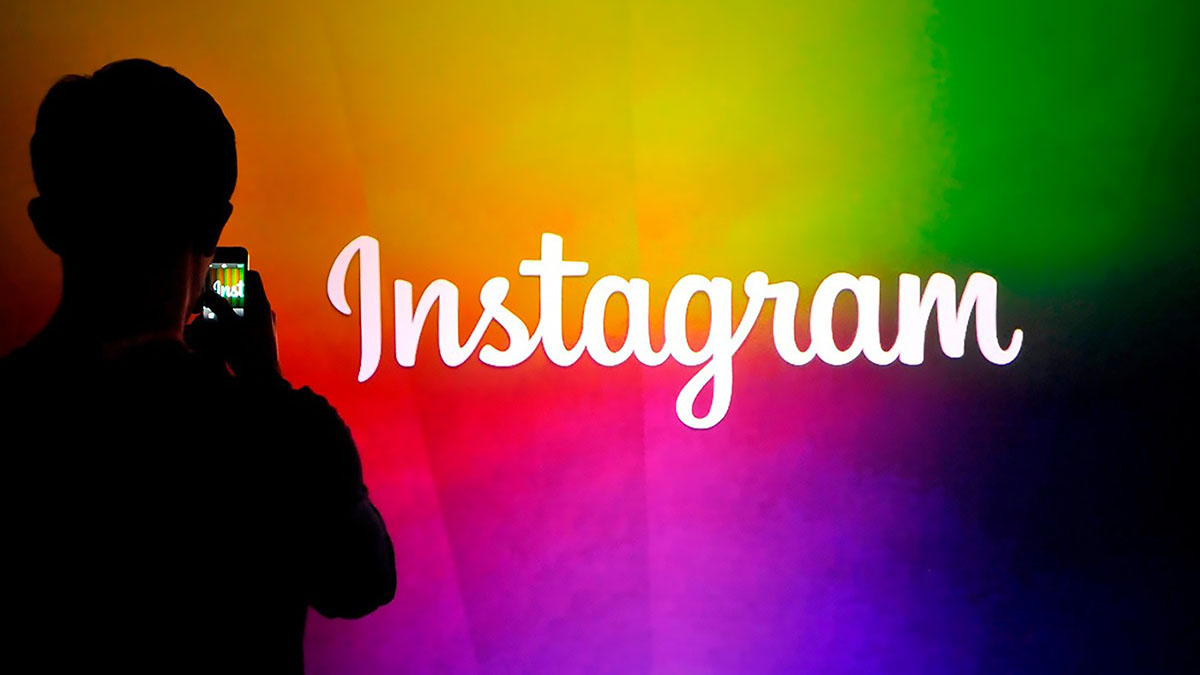 Логотип Instagram на цветном фоне Instagram логотип