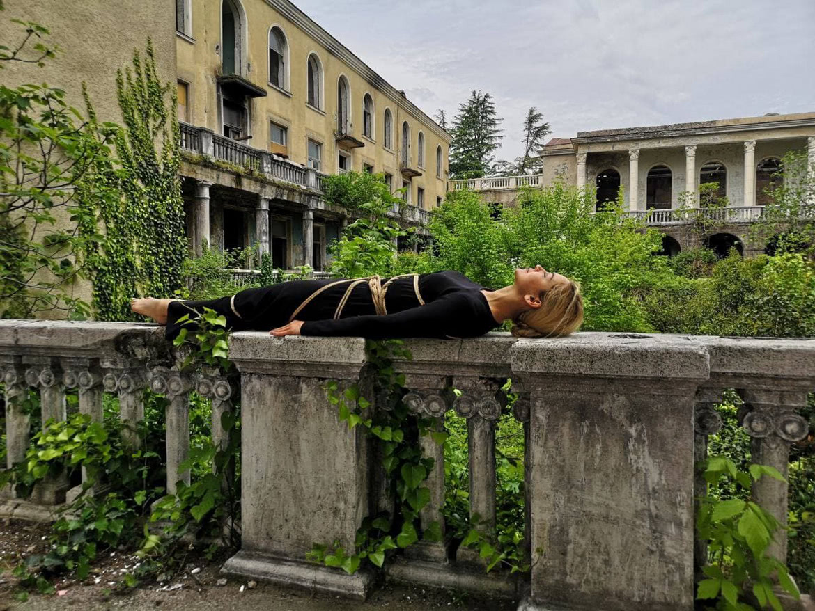 Яна Легеза в фотосессии в стиле Шибари Японское искусство связывания