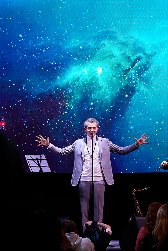 Микола Сєрга на сцені