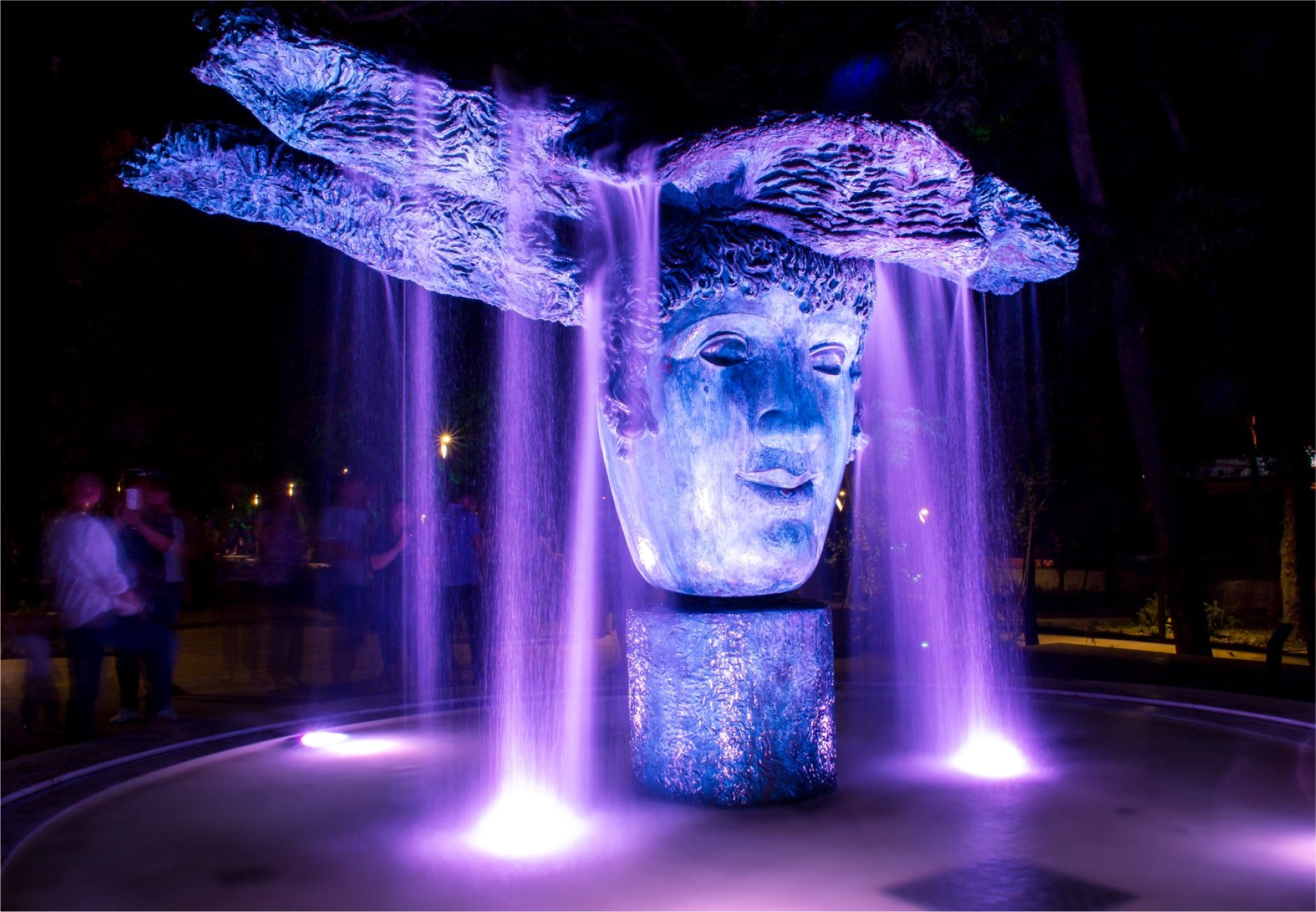 Греческий парк фонтан «Начало начал» ночью