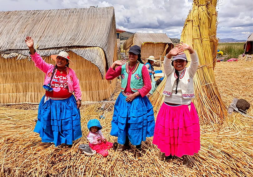 Племена плавающих островов Урос, Перу фото