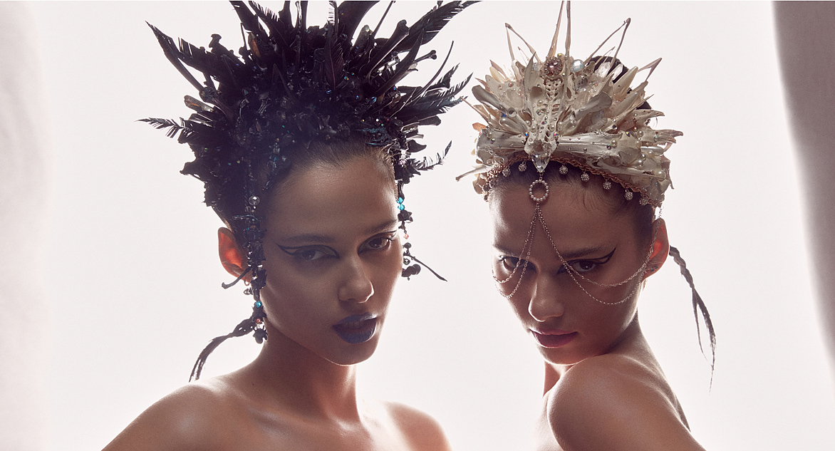 Фотосессия Bloom Twins в коронах Bloom Twins модели