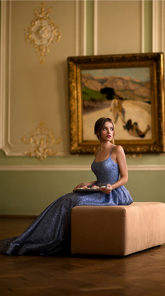 Голубое вечернее платье Sherri Hill предоставлено партнером съемки ателье La Novale фотосессия в голубом вечернем платье