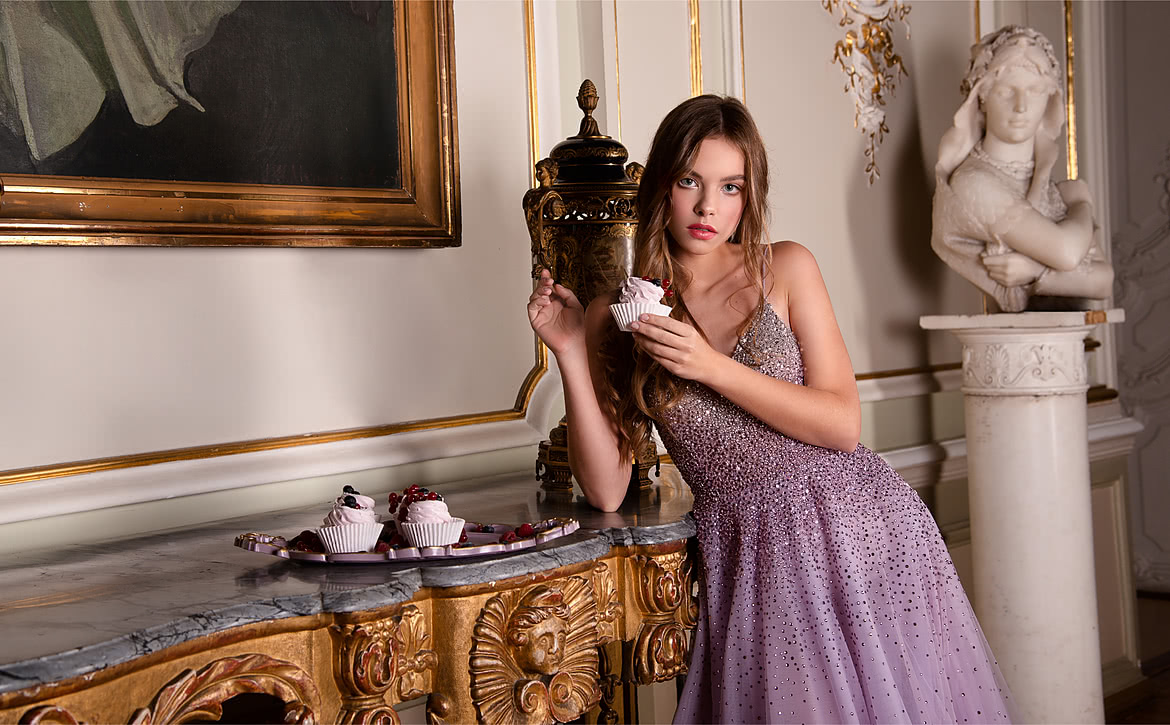 Фотосессия в зале Одесского музея западного и восточного искусства WE Art Museum Odessa photoshoot